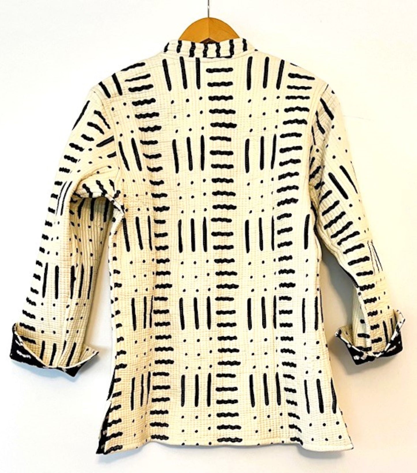 Sophisticated Fully Reversible Handmade Kantha Jacket Is Timeless (Cream and Black)