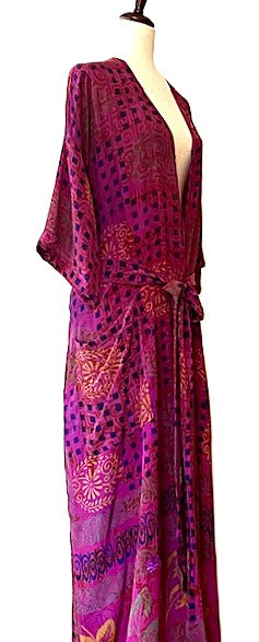 Kantha Bae New Alchemy Crepe Silk Kimono Offers Two Clever Styling Options.(Purple)