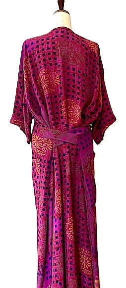 Kantha Bae New Alchemy Crepe Silk Kimono Offers Two Clever Styling Options.(Purple)
