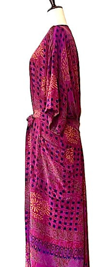 Kantha Bae New Alchemy Crepe Silk Kimono Offers Two Clever Styling Options.(Purple)