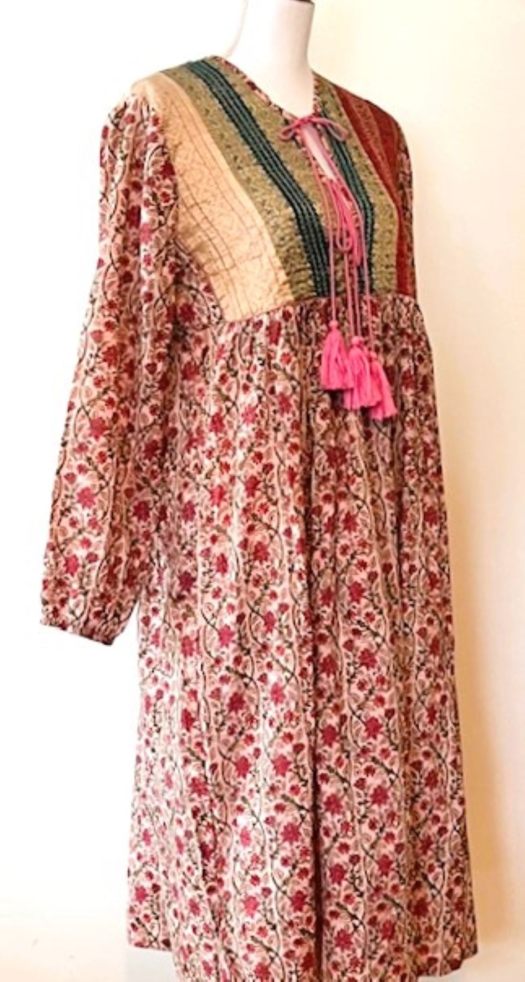 Embroidered Cotton Panel Dress Slims And Highlights The Figure (Stripe)