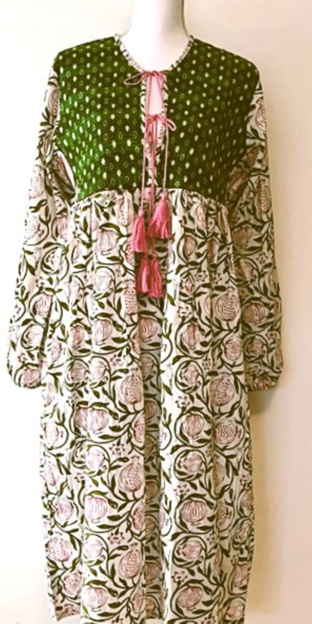 Embroidered Cotton Panel Dress Slims And Highlights The Figure (Olive)