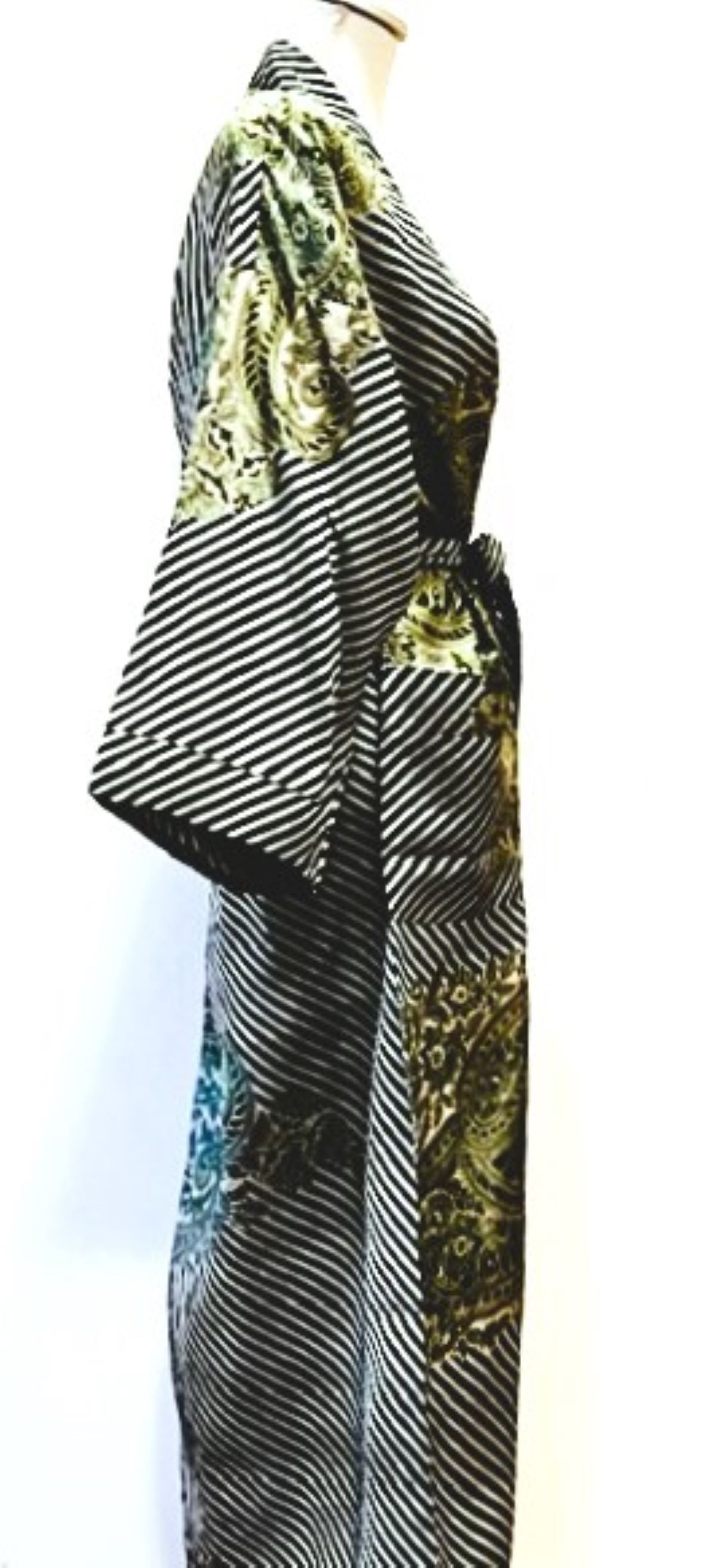 Crepe Silk Kimono Presents A Sophisticaed and Unique Perspective