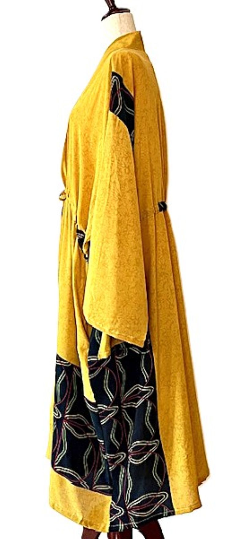 Kantha Bae Silk Dreamweaver Kimono Is A Statement Piece. (Gold Black)