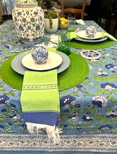 New Dark Table Linens Create Dramatic Tablescapes. So Pretty.