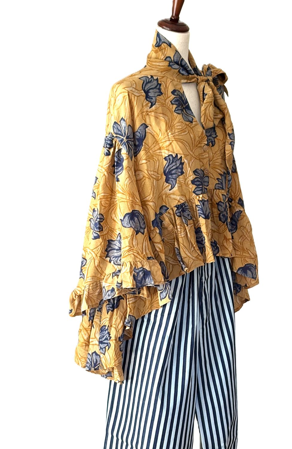 Kantha Bae Crepe Sari Wid Rose Romantic Top (Blue Lily)