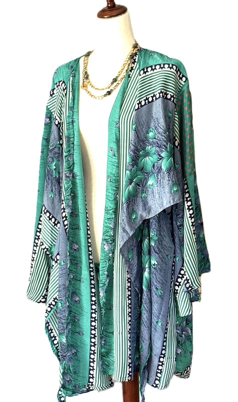 Kantha Bae Shortie Spellbound Kimono In Bold Crepe Sari Print. (Aqua Navy)
