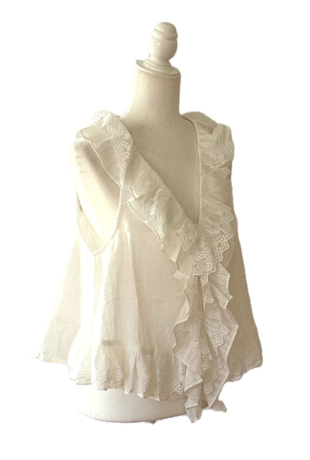 Sleeveless Blouse with Ruffled Embroidered Lace. Bestseller.