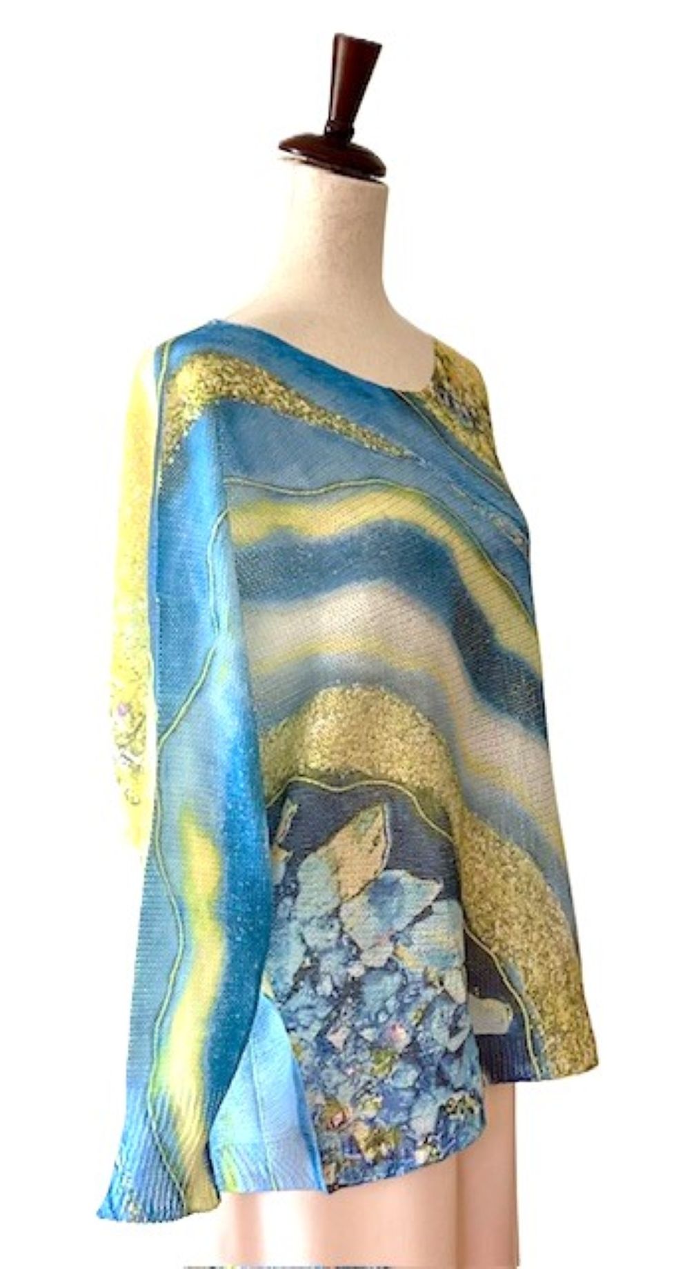 Italian Knit Sweater, Great Color and Light Weight. (Blue Wavy)