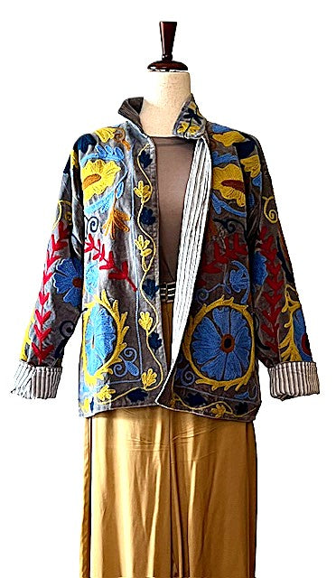 Jacket, Handmade Suzani Velvet Fully Reversible Jacket: Embroidered Folk Art (Gray)