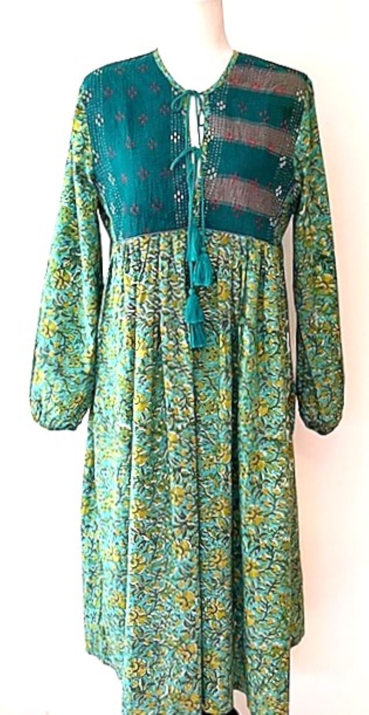 Embroidered Cotton Panel Dress Slims And Highlights The Figure (Emerald)