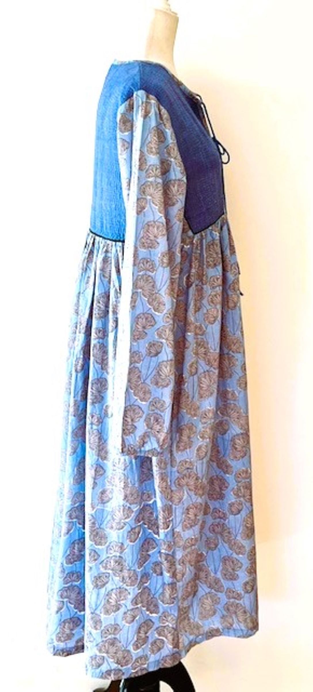 Embroidered Cotton Panel Dress Slims And Highlights The Figure (Royal)