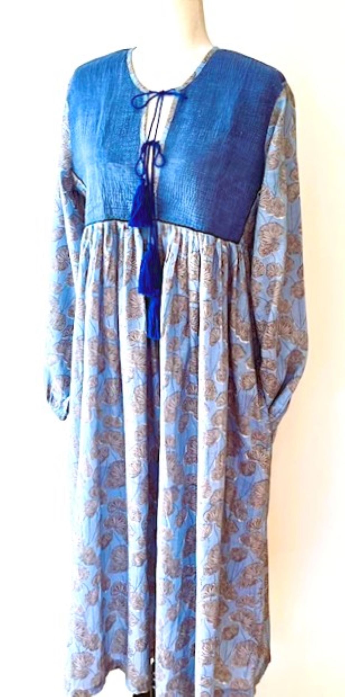 Embroidered Cotton Panel Dress Slims And Highlights The Figure (Royal)