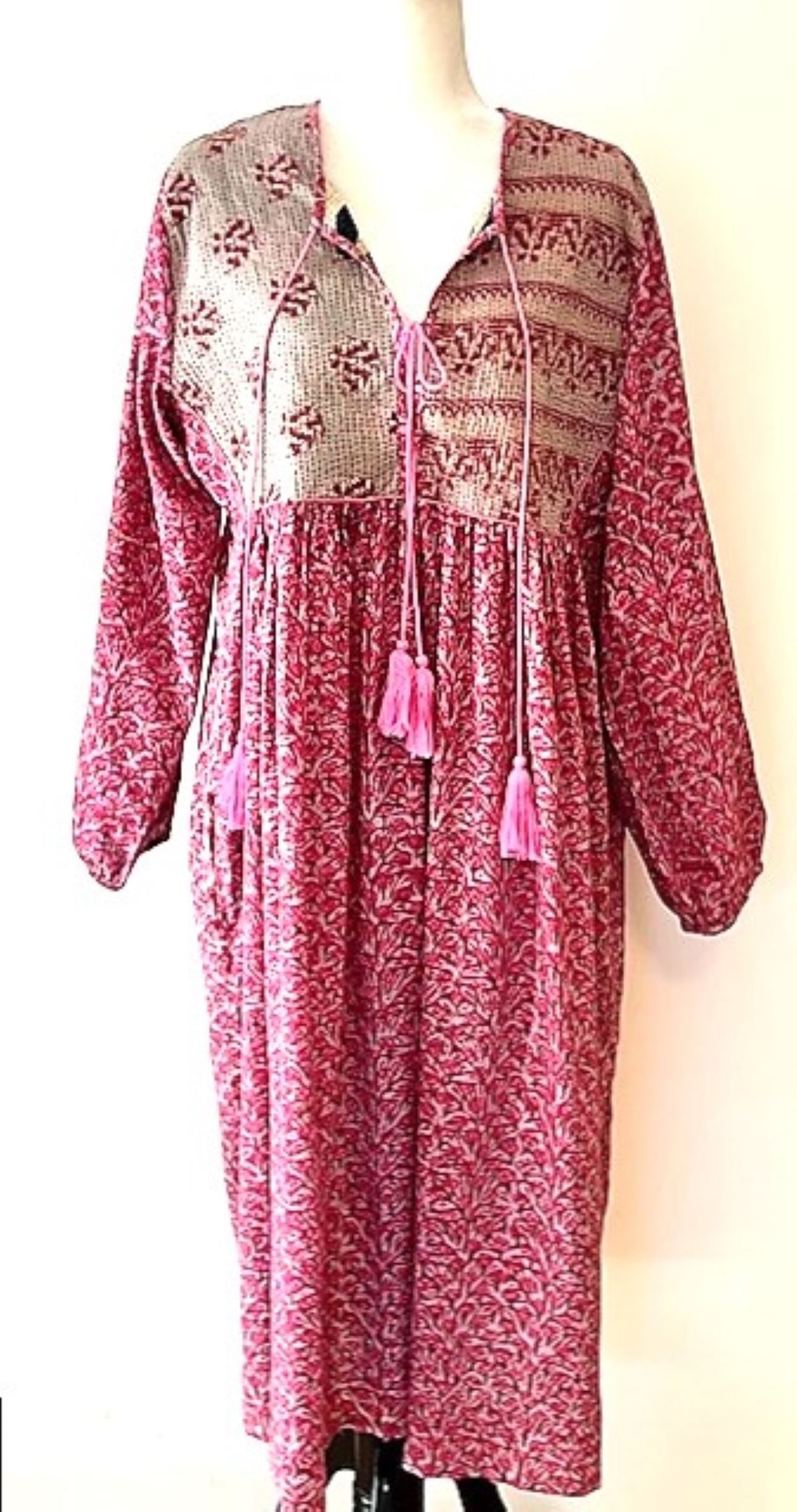 Embroidered Cotton Panel Dress Slims And Highlights The Figure (Pink)