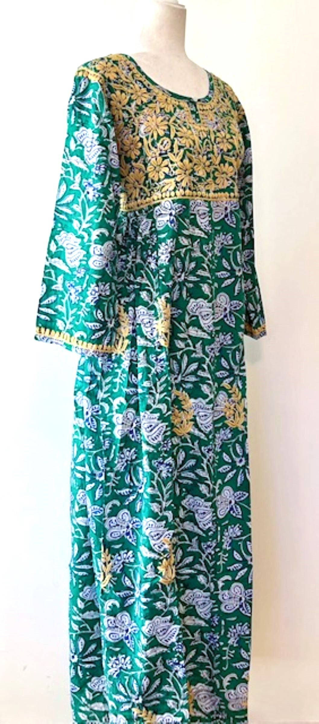 Embroidered Cotton Panel Dress Slims And Highlights The Figure (Teal)