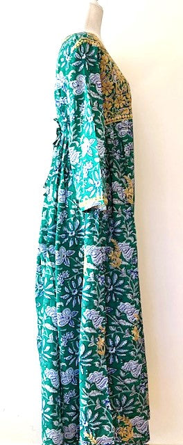 Embroidered Cotton Panel Dress Slims And Highlights The Figure (Teal)