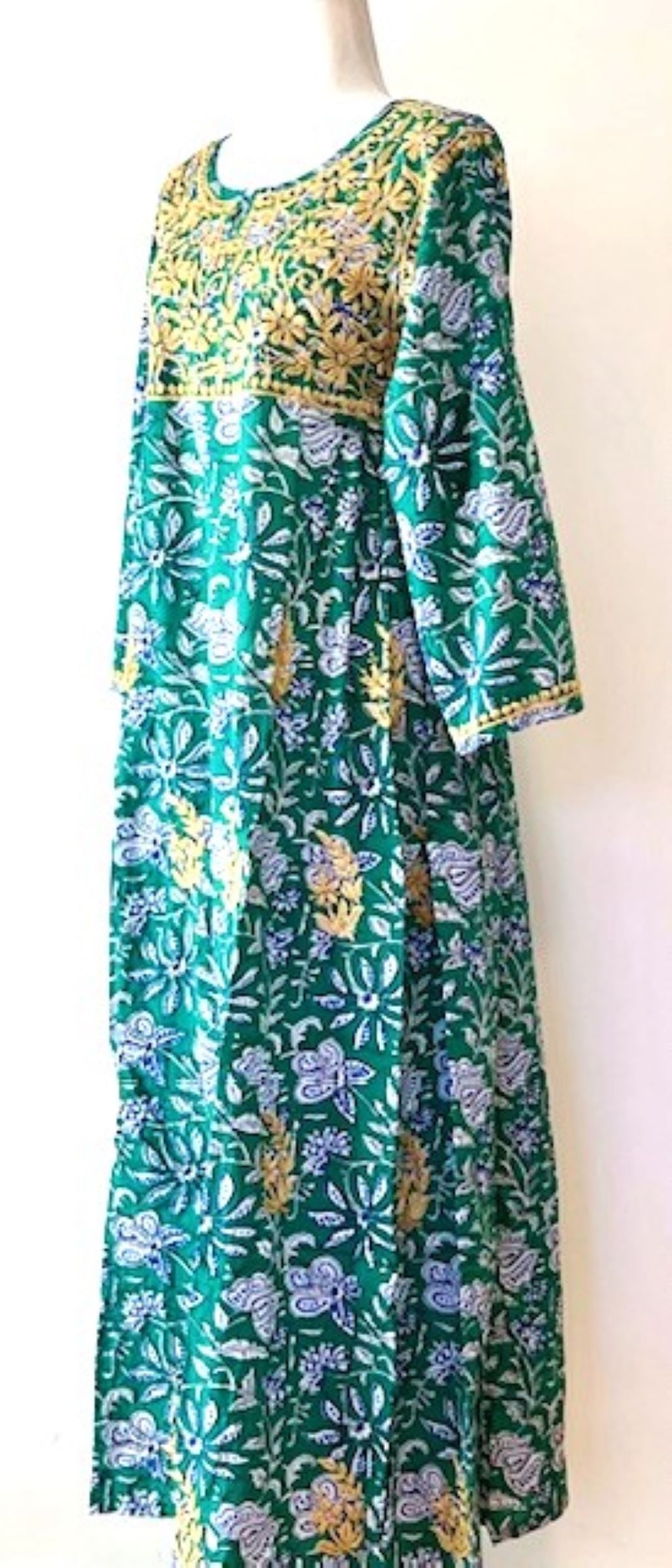 Embroidered Cotton Panel Dress Slims And Highlights The Figure (Teal)