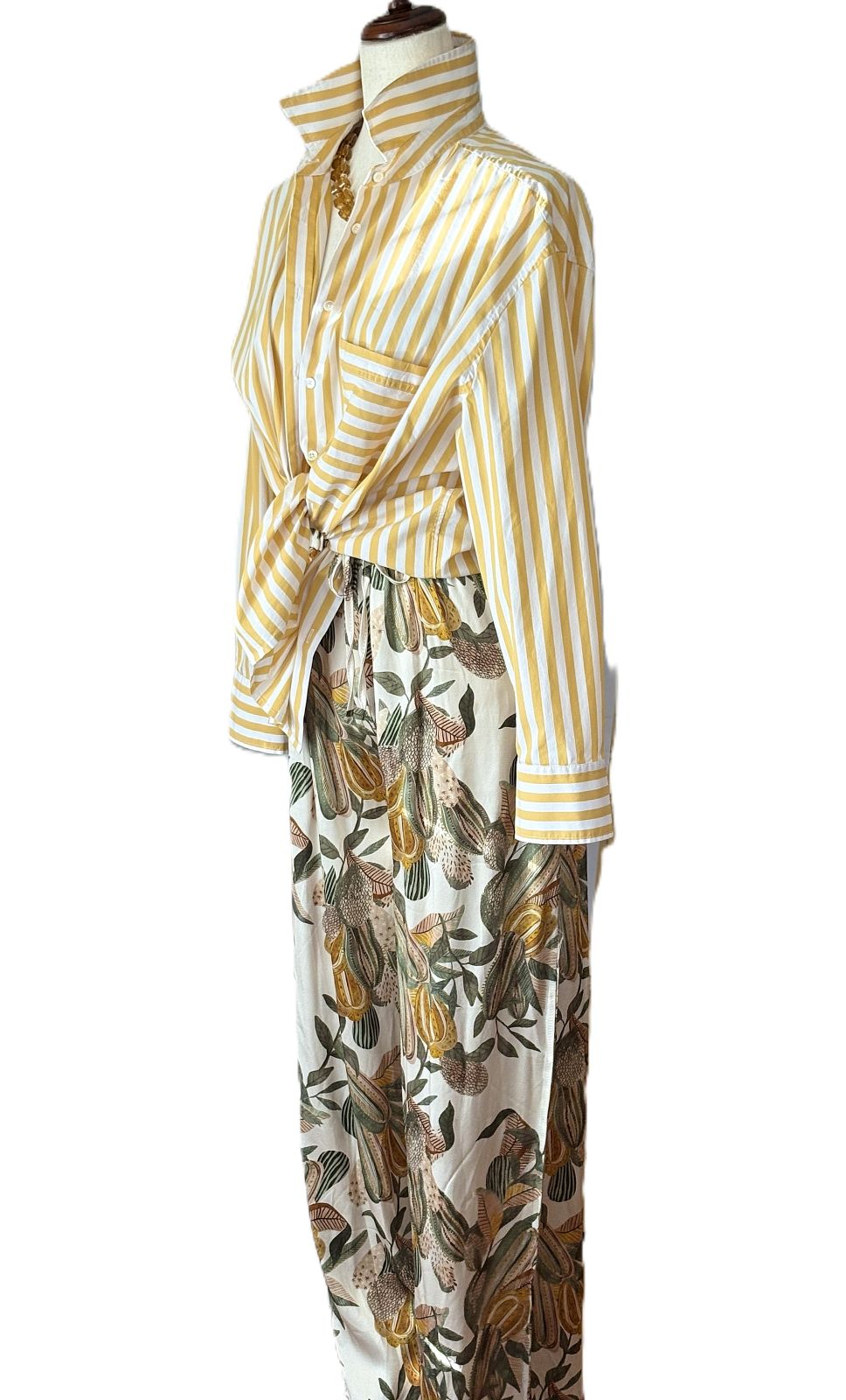 Pants- Italian One Size Ivory Botanical Print Wide-Leg. Flattering