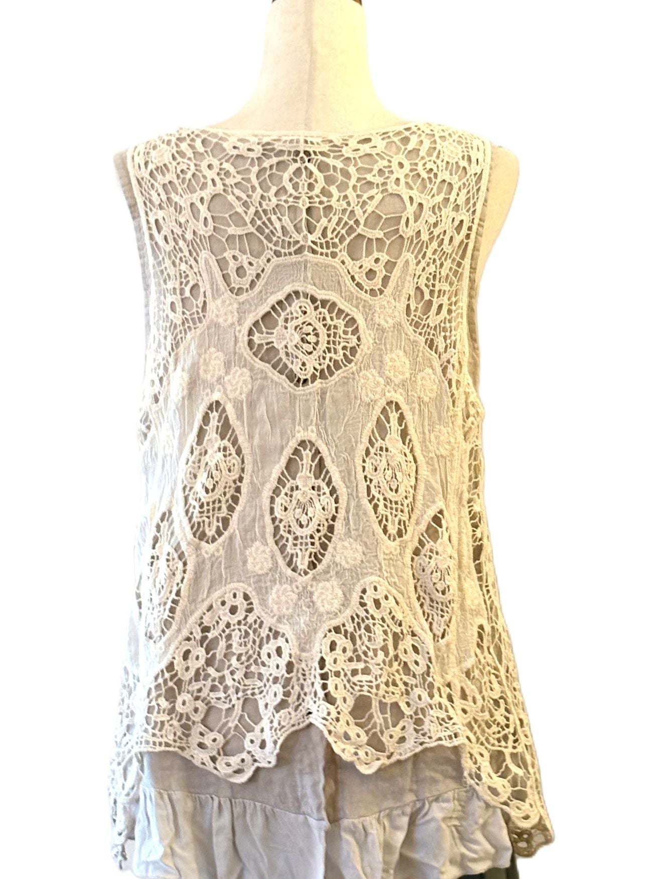 Tops: Knitted Pattern Vest Is On Trend