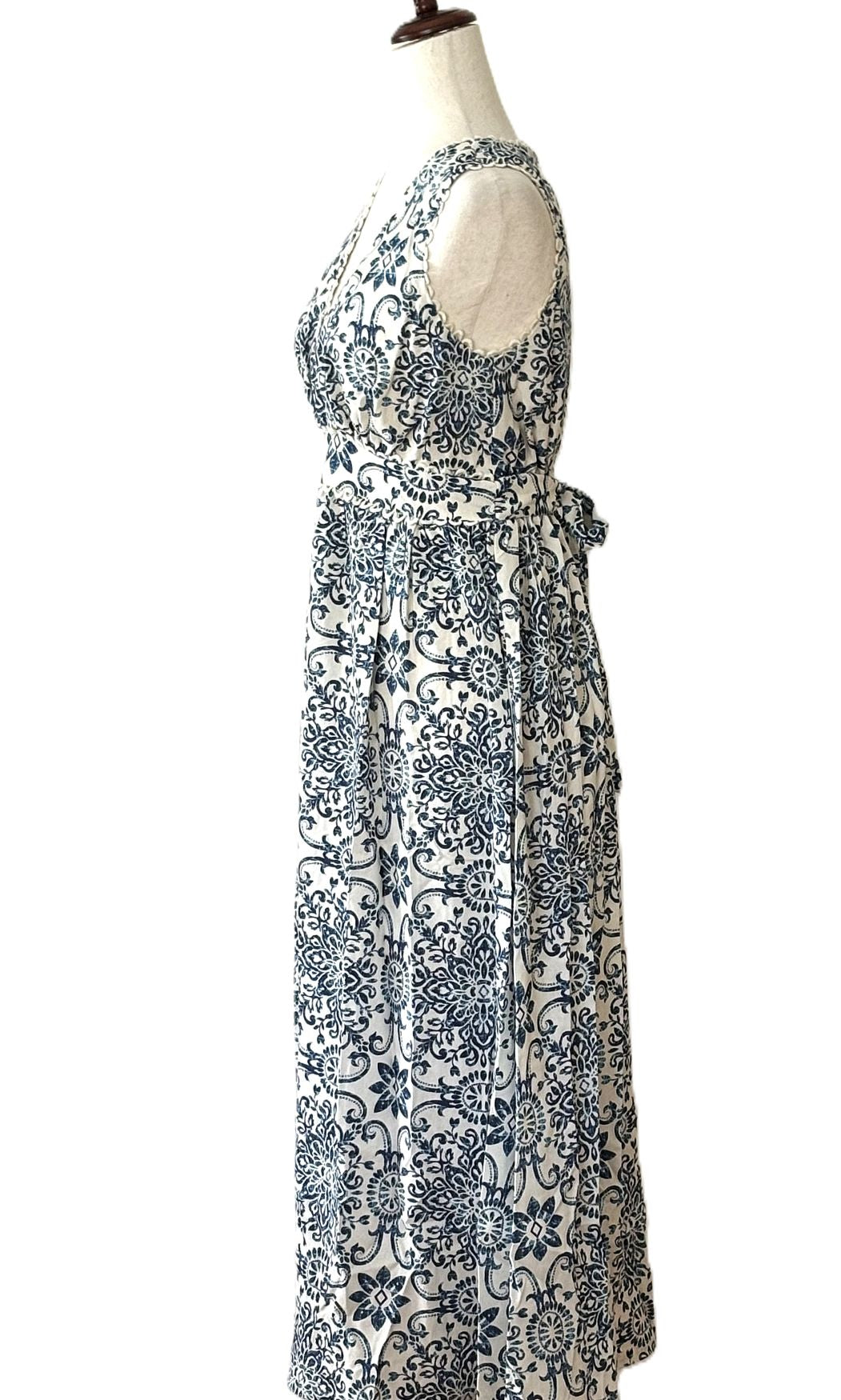 Dresses: Sleeveless Summer in Capri Scalloped Lace Maxi (Navy White)