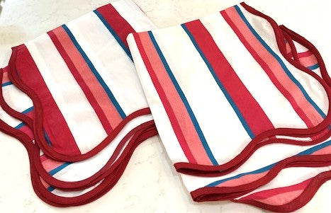 Fine Cloth Dinner Napkins with Scalloped Edges