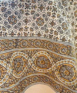 Table, Transform Your Table Into An Inviting And Warm Environment.