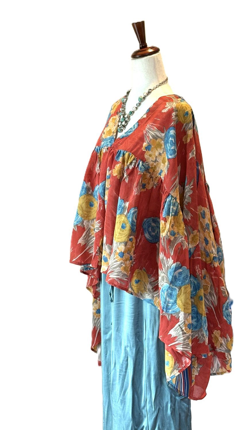 Kantha Bae Crepe Sari Bell Sleeve Golddust Crop (Red Floral)