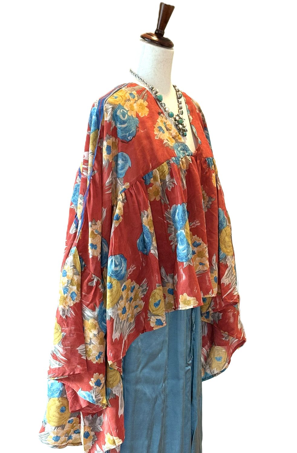 Kantha Bae Crepe Sari Bell Sleeve Golddust Crop (Red Floral)