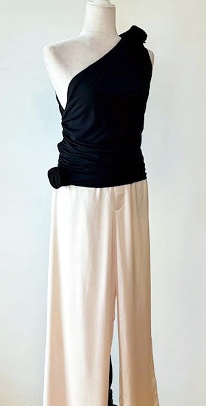 One-Shoulder Shirred Knit Tee Is Luscious (Black)