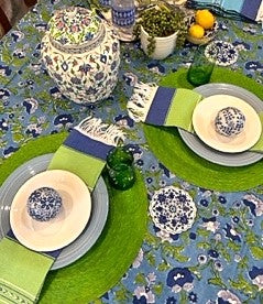 New Dark Table Linens Create Dramatic Tablescapes. So Pretty.