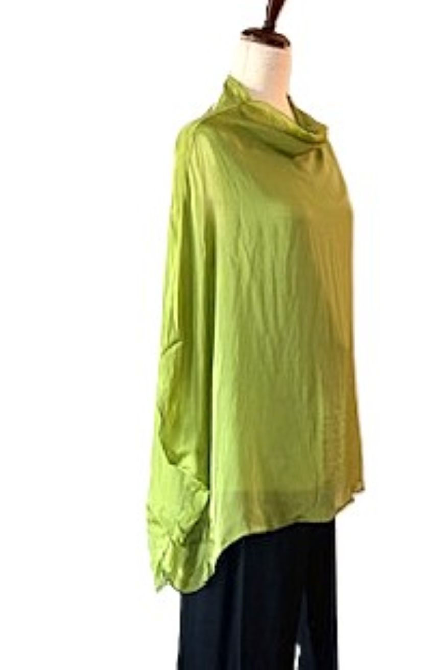 Top, Fluid Italian Blouse Flatters The Figure (2 Colors)