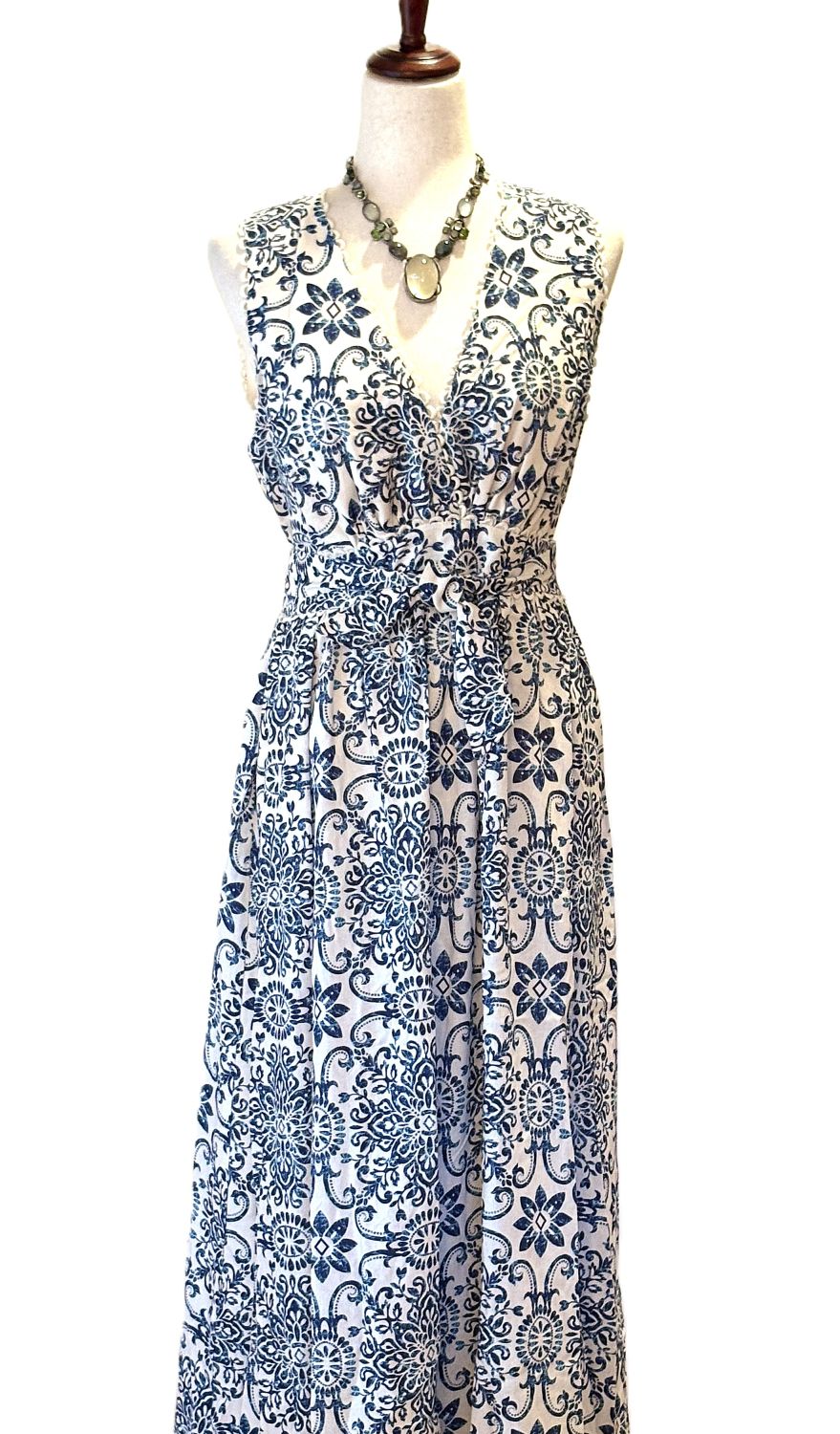 Dresses: Sleeveless Summer in Capri Scalloped Lace Maxi (Navy White)