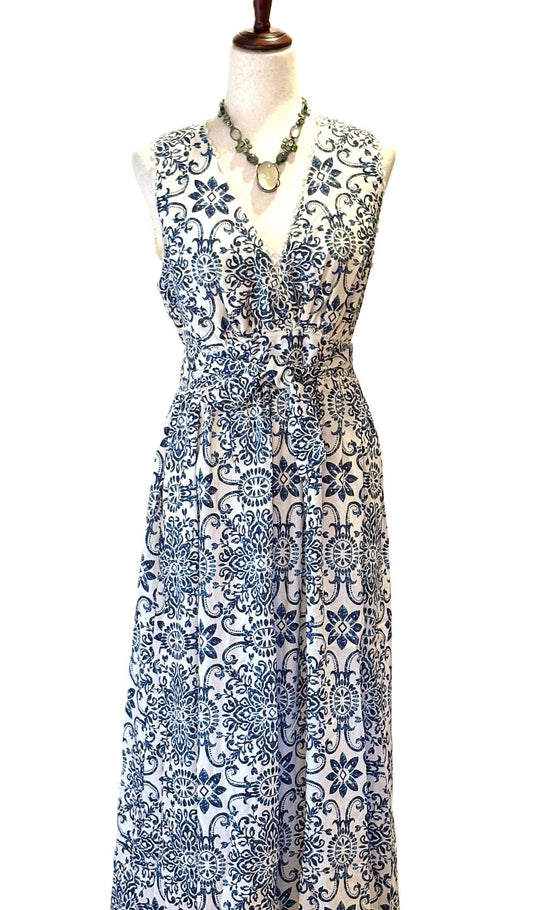 Dresses: Sleeveless Summer in Capri Scalloped Lace Maxi (Navy White)