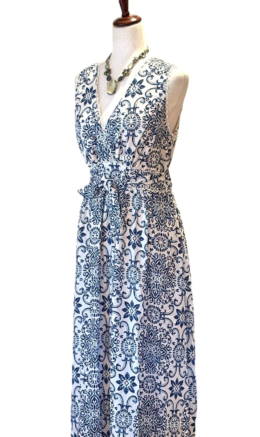 Dresses: Sleeveless Summer in Capri Scalloped Lace Maxi (Navy White)