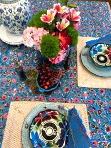 New Dark Table Linens Create Dramatic Tablescapes. So Pretty.