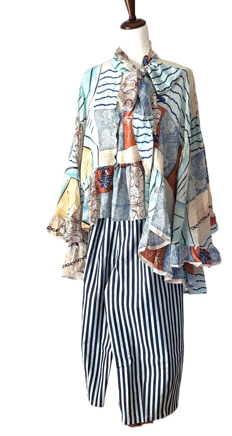 Kantha Bae Crepe Sari Wid Rose Romantic Top  (Blue)