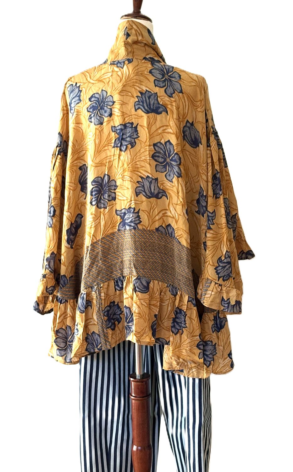 Kantha Bae Crepe Sari Wid Rose Romantic Top  (Blue Lily)