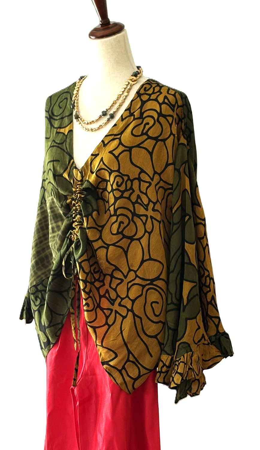 Kantha Bae Dramatic Crepe Sari Bell Sleeve Golddust Crop (Green Gold)