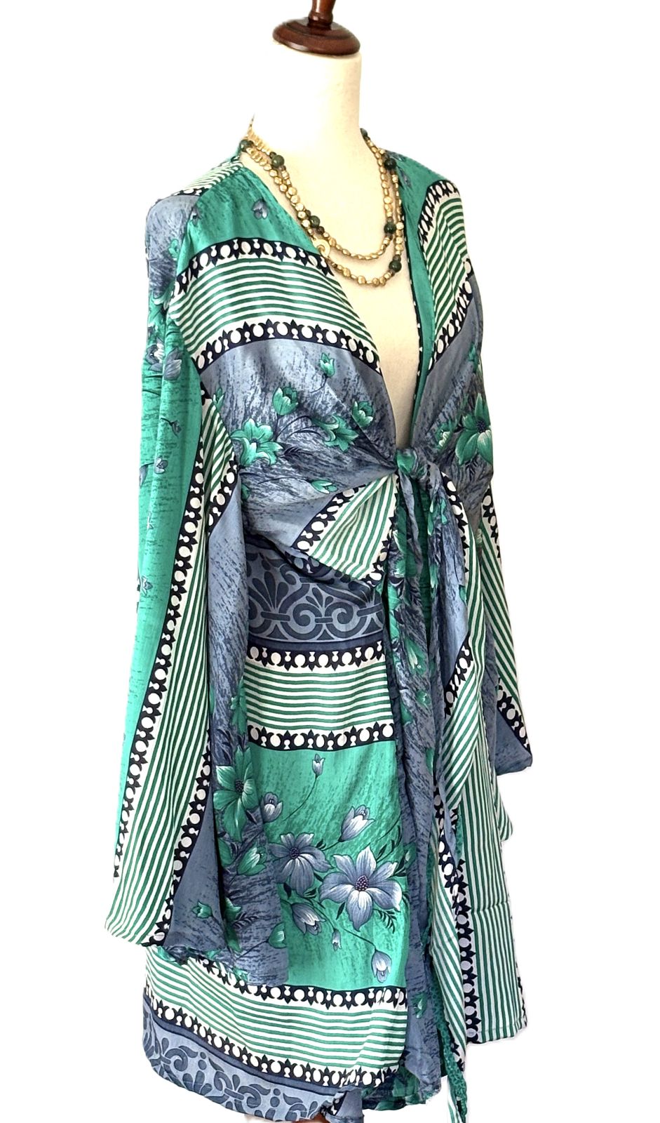 Kantha Bae Shortie Spellbound Kimono In Bold Crepe Sari Print. (Aqua Navy)