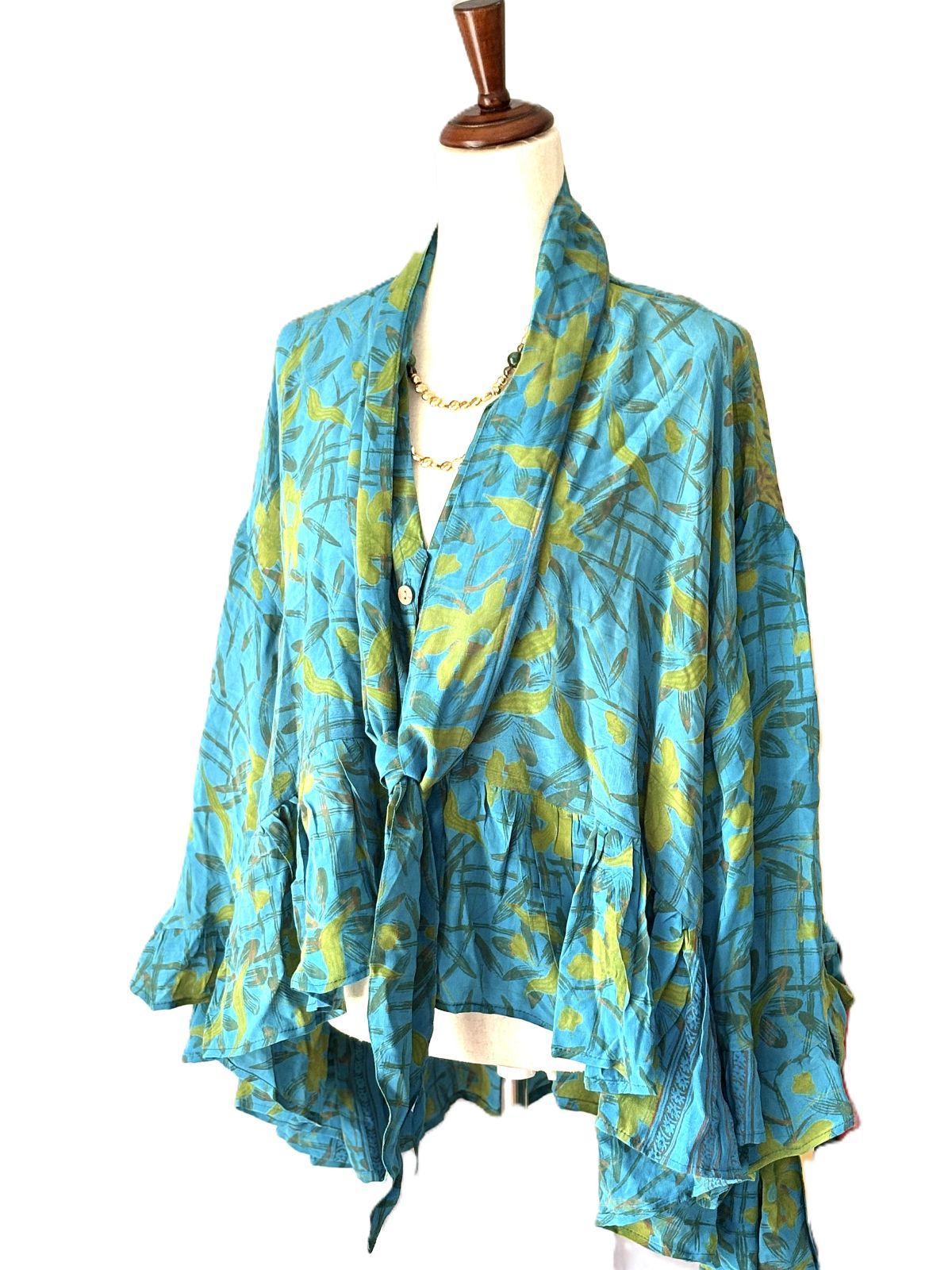 Kantha Bae Crepe Sari Wid Rose Romantic Top  (Blue)
