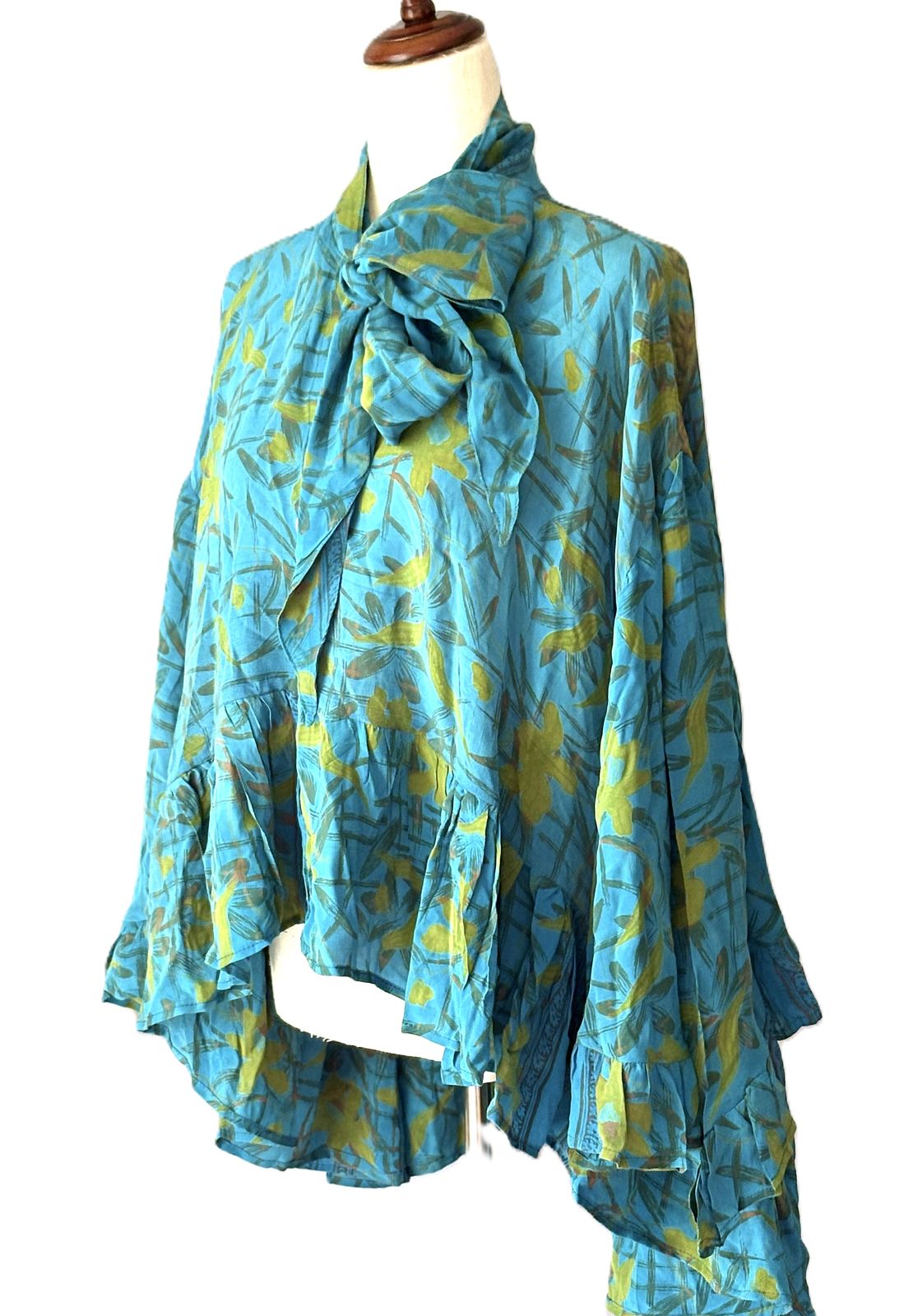 Kantha Bae Crepe Sari Wid Rose Romantic Top  (Blue)