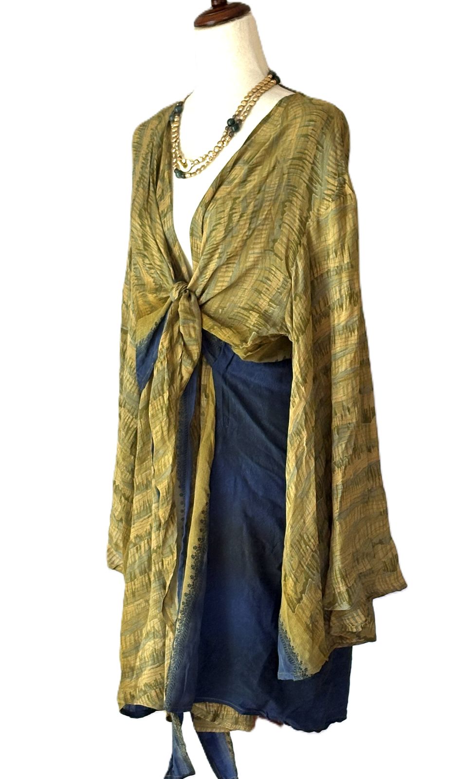 Kantha Bae Shortie Spellbound Kimono In Bold Crepe Sari Print. (Gold Navy)