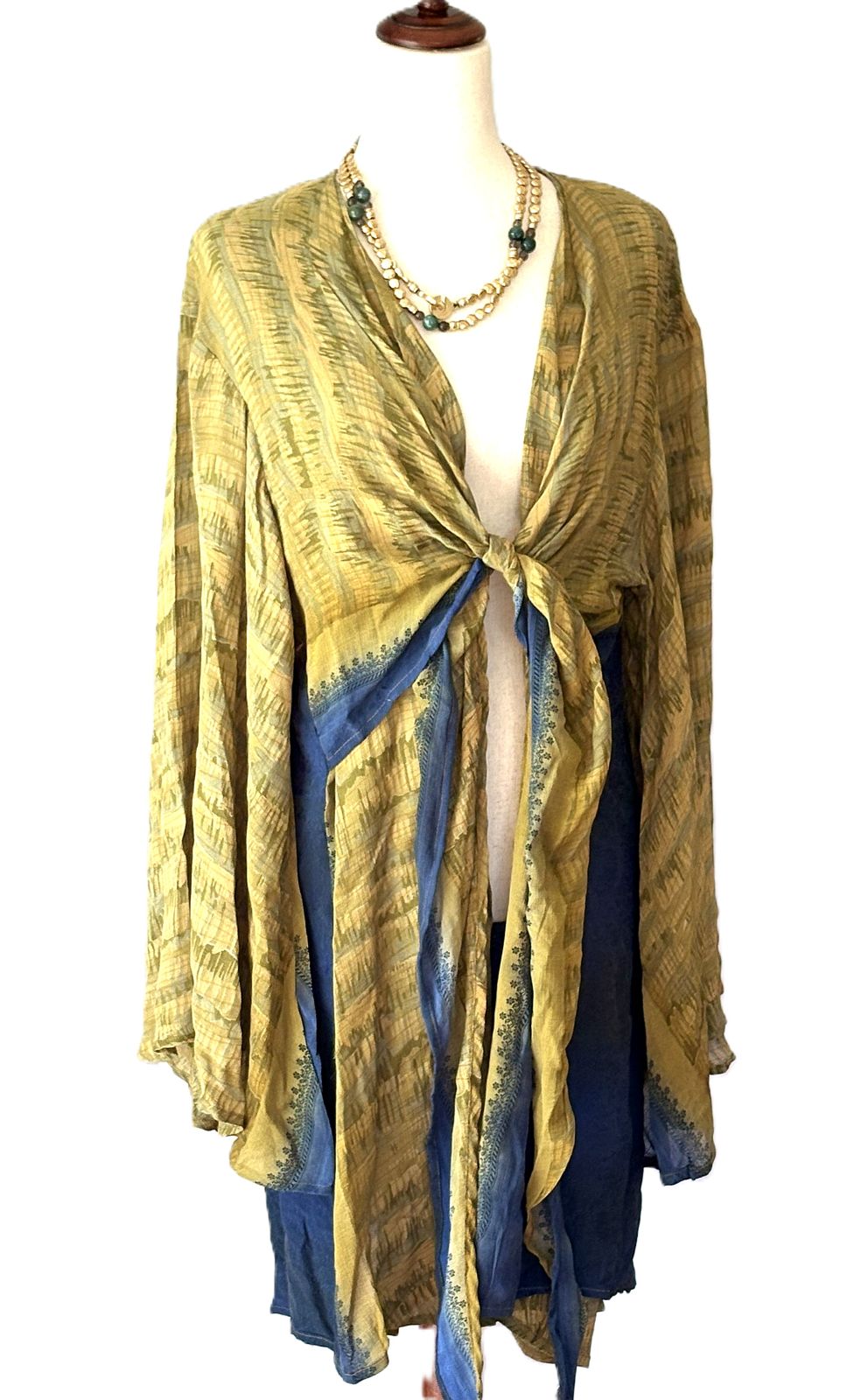 Kantha Bae Shortie Spellbound Kimono In Bold Crepe Sari Print. (Gold Navy)