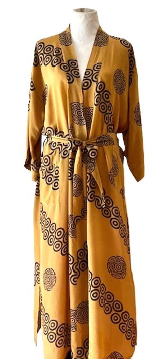 Luxury Silk Kimono Duster: Elegant and Dramatic Print (Gold)