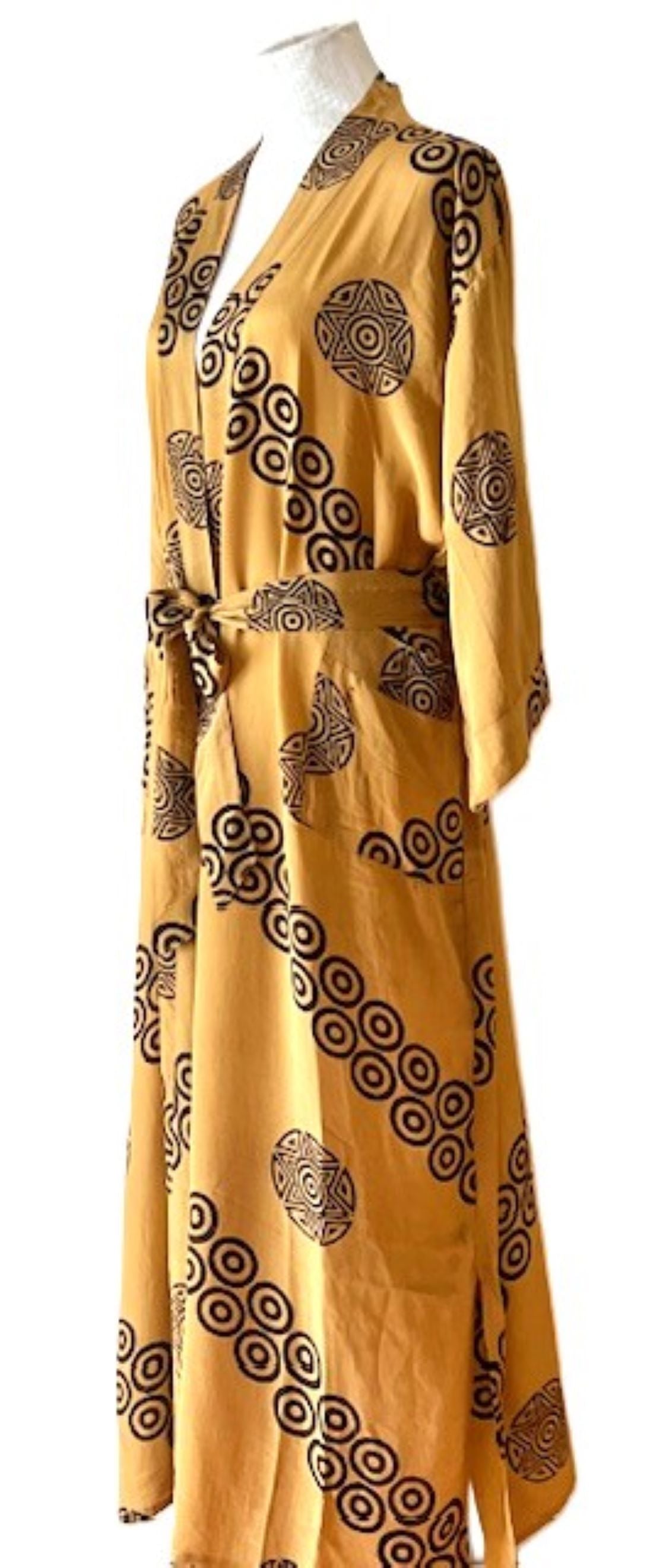 Luxury Silk Kimono Duster: Elegant and Dramatic Print (Gold)