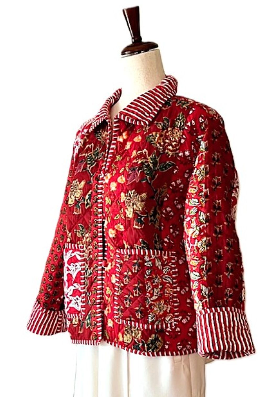 Luxe Cotton Quilted Womens Jacket With Stripe Piping Looks Rich (Red Floral)