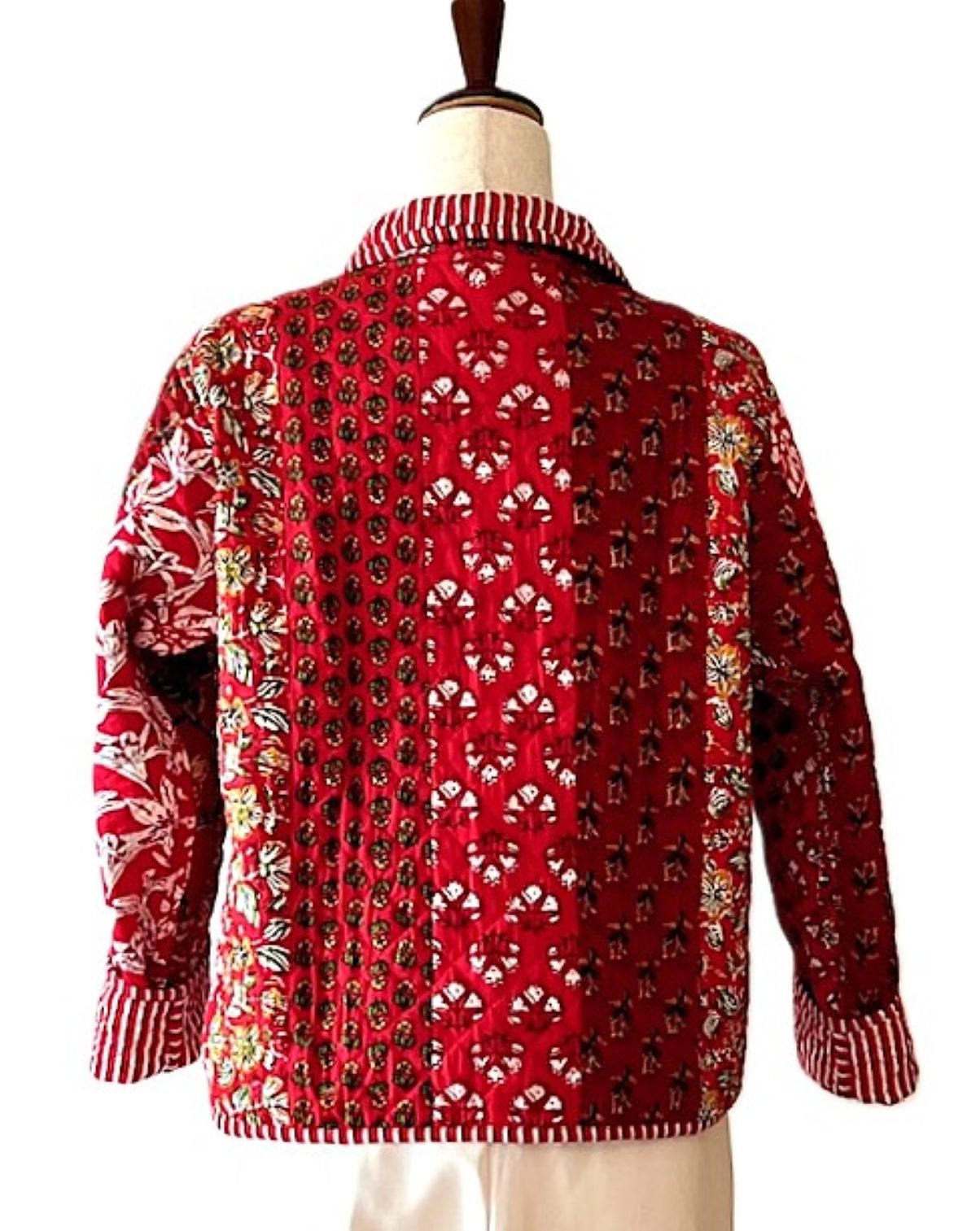Luxe Cotton Quilted Womens Jacket With Stripe Piping Looks Rich (Red Floral)