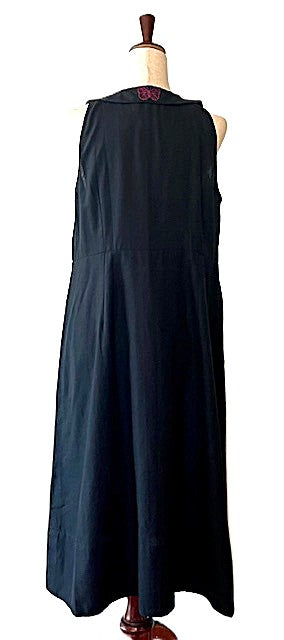 Dresses: Sexy, Sleeveless Black Midi Works For Year Round Use.