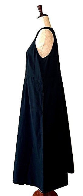 Dresses: Sexy, Sleeveless Black Midi Works For Year Round Use.