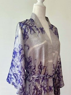 Feminine Print In Our Cape Sleeve Silk Kimono Duster Dress (Lilac)